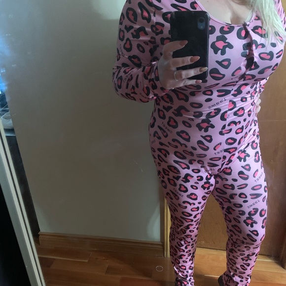 💖💖NEW VIXXEN SEXIE SLEEP ROMPER ONSIES💖💖 - Picture 3 of 4